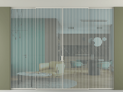 Алюминевая перегородка vn2+2_06_ Алюминий тёплый серый Прозрачное голубое стекло, триплекс, 6мм. Цвет Алюминий тёплый серый. Материал Алюминий в эмали. Коллекция Перегородка Formato внутри проёма четырёхстворчатая со скрытым креплением в потолок. Картинка.